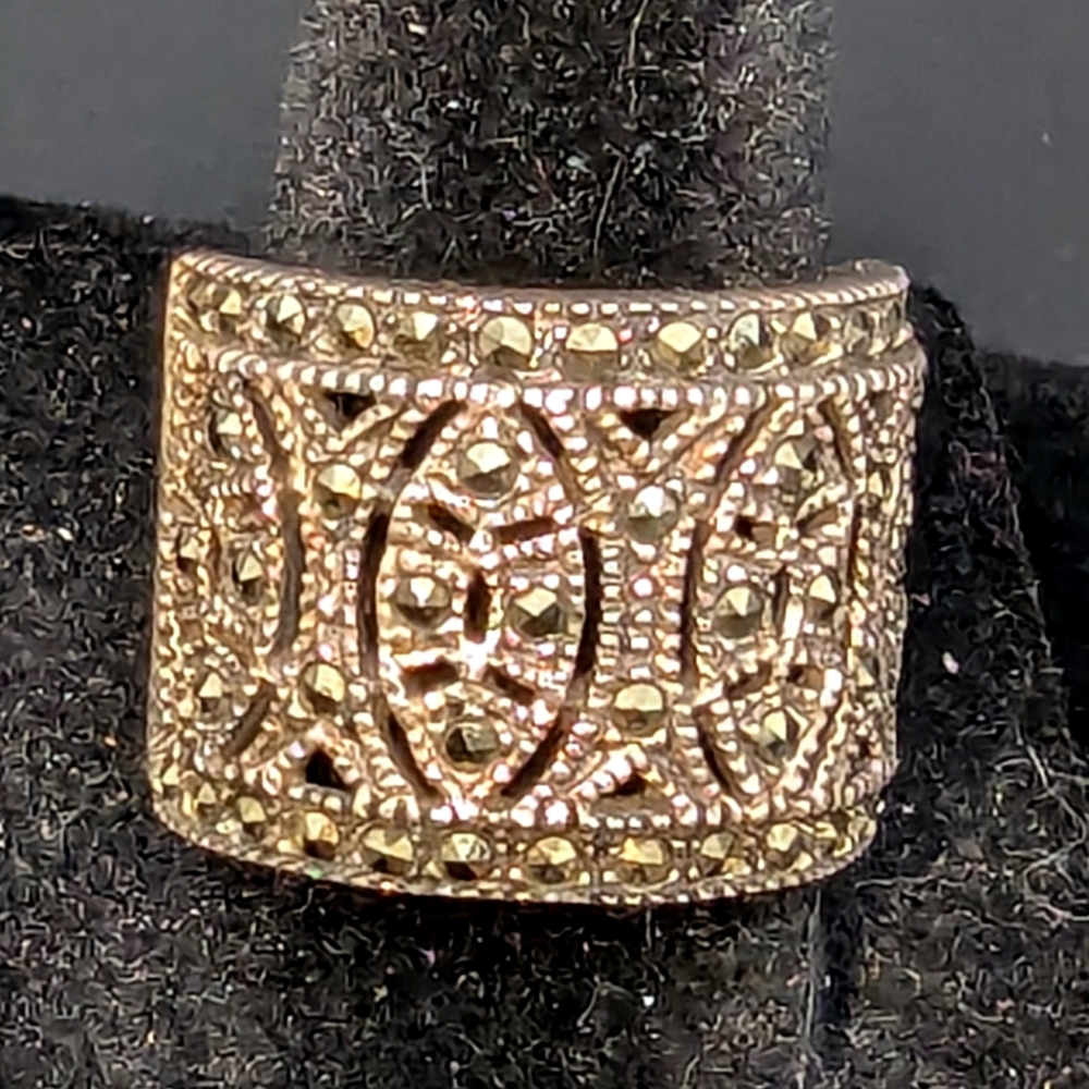 NOWT MARQUESITE-LOOK RING